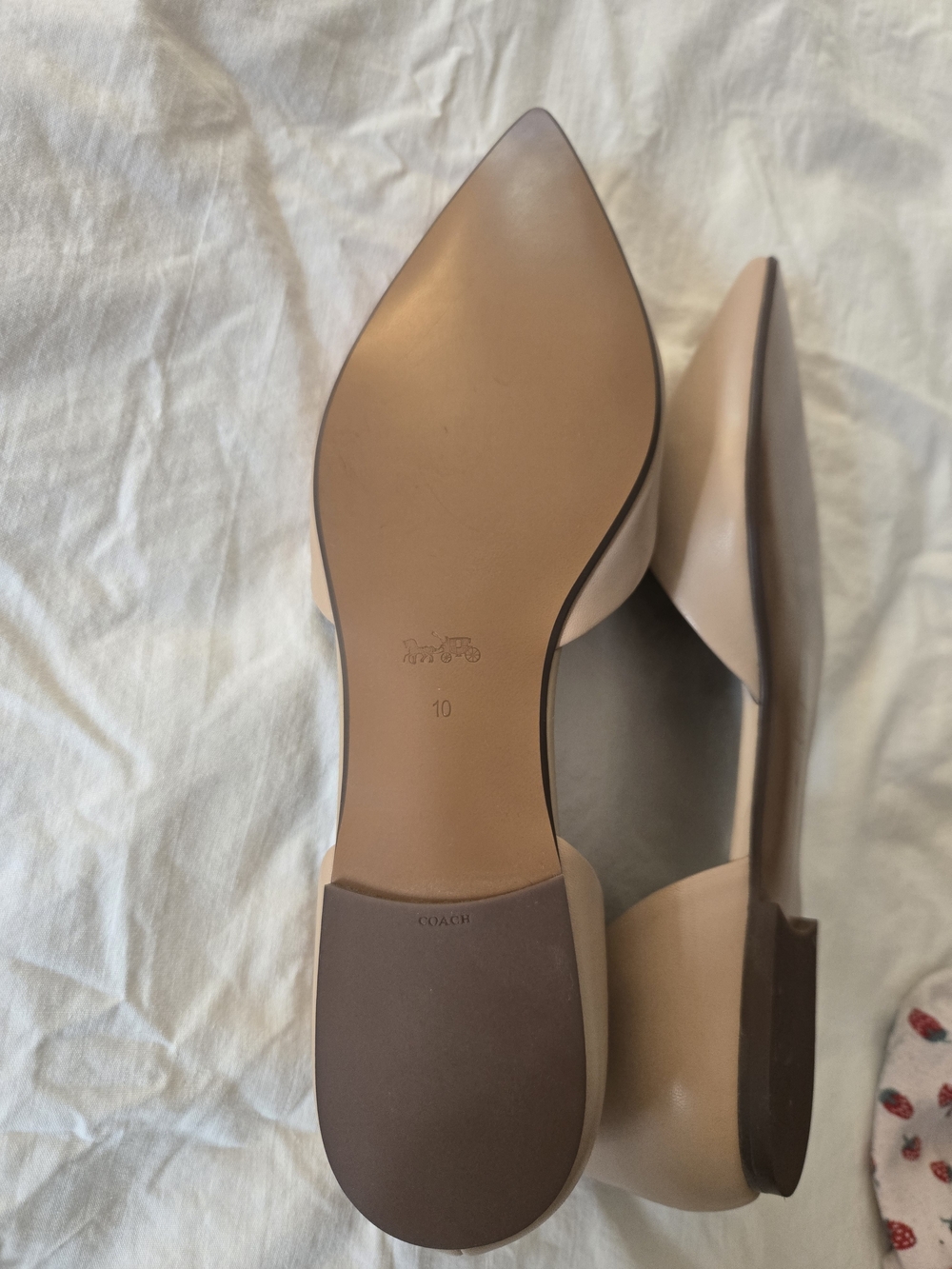 Coach Women's Pointed Toe D'Orsay Flat in Beige - Picture 4 of 8